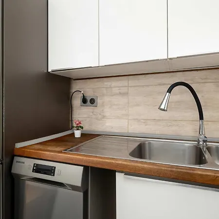 Bright In Cracow Center With Desk Close To The Park By Renters Apartment *